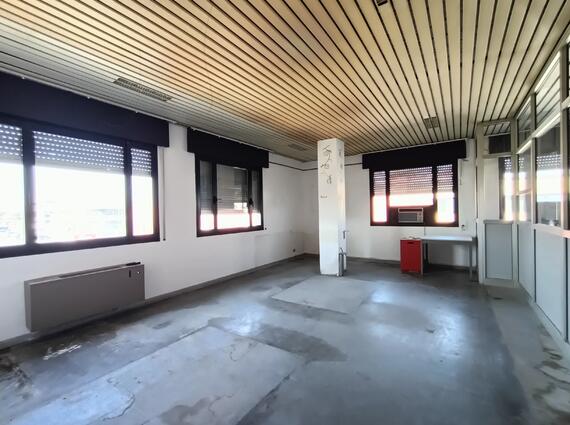 Locale commerciale in viale Tricesimo
