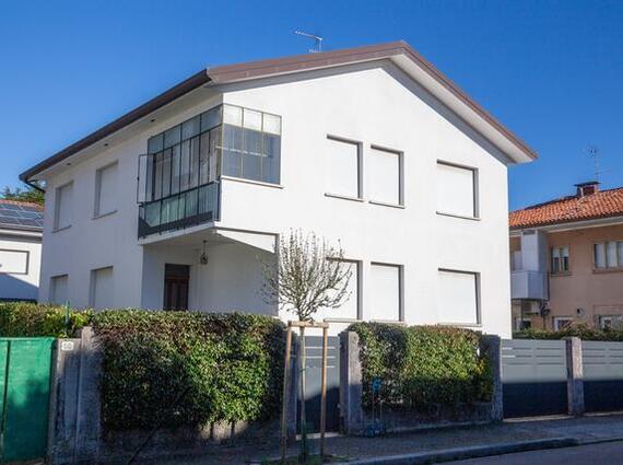 Bifamiliare intera interni via Gorizia