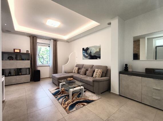 Porzione bifamiliare con giardino